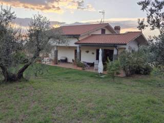 Villa in vendita a fara in sabina via dell arci, snc