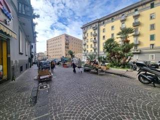 Garage in affitto a napoli via annella di massimo