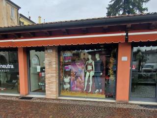 Negozio in vendita a piove di sacco piazza carlo rosso, 4