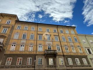 Appartamento in vendita a trieste via giulia, 37