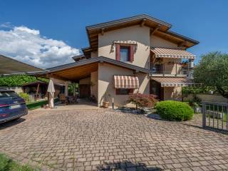 Villa bifamiliare in vendita a pozzuolo del friuli via john fitzgerald kennedy