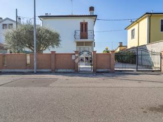 Casa indipendente in vendita a ferrara via zerbinata, 18