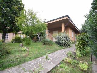 Villa in vendita a brugherio via redipuglia