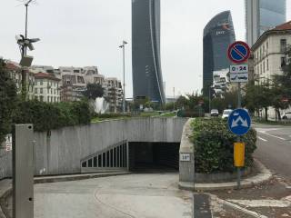 Garage in vendita a milano piazzale giulio cesare, 10