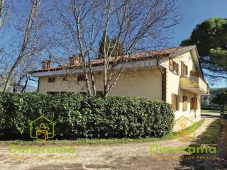 Villa all'asta ad assisi loc. torchiagina via a. canini n. 91 ,