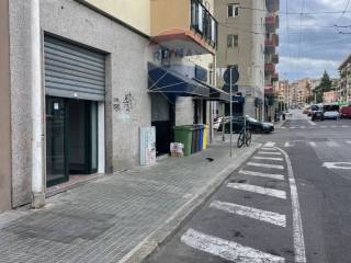 Negozio in vendita a cagliari viale ciusa, 5