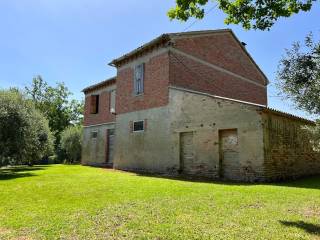 Colonica in vendita a pesaro strada borgo ginestreto