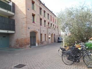 Garage in affitto a ferrara via prinella