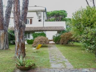 Villa bifamiliare in vendita a forte dei marmi via raffaele de grada, 13