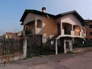 Villa a schiera all'asta a fidenza via del portone