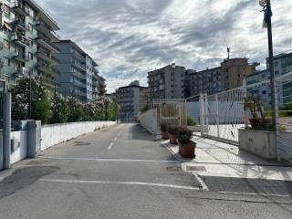 Garage in vendita a napoli via guido de ruggiero