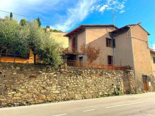 Casa indipendente in vendita a prato via mugellese, 3