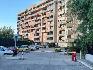 Garage in vendita a bari via fratelli de filippo, 29