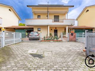 Villa in vendita a forlì via bianco da durazzo, 18b