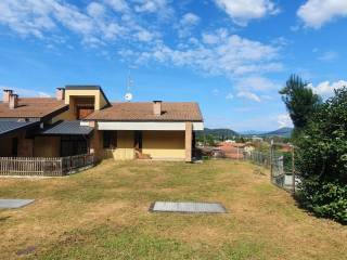 Villa in vendita a castelletto sopra ticino via beati 71