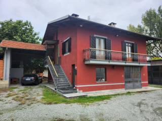 Villa in in vendita da privato a revello via san grato, 3