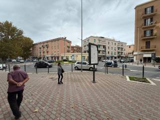 Negozio in affitto a civitavecchia viale guido baccelli