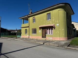 Villa in vendita a capriva del friuli via nazario sauro