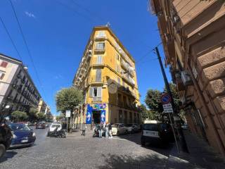 Negozio in affitto a napoli piazza s. maria della fede, 2