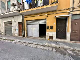 Magazzino in vendita a ragusa via gabriele d'annunzio, 24