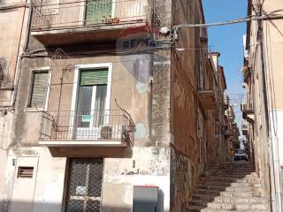 Casa indipendente in vendita a ragusa via gioacchino rossini, 2-6