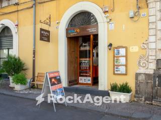 Negozio in vendita a catania via crociferi, 62