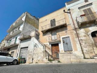 Casa indipendente in vendita a canosa di puglia piazza umberto i, 26