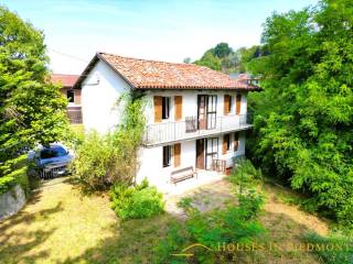 Villa in vendita a cerretto langhe 