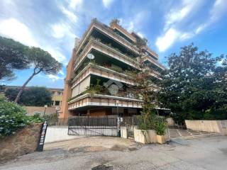 Garage in affitto a roma via enrico besta, 15