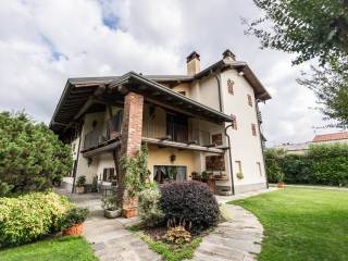 Villa in vendita a oleggio via strera