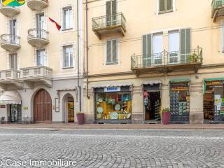 Negozio in vendita a ivrea corso costantino nigra, 28