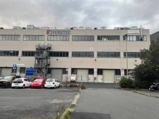 Magazzino in vendita a genova via geirato, 110l