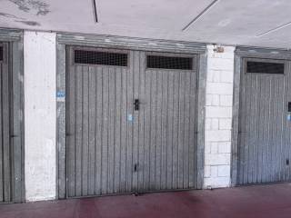 Garage in affitto a roma via della farfalla, 30