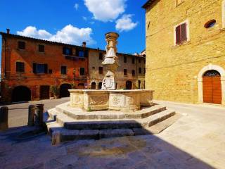 Appartamento in vendita ad asciano piazza del grano