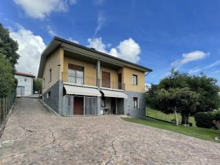 Villa in vendita a besozzo via trento