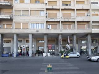 Ufficio in affitto a palermo via francesco crispi, 258