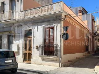 Casa indipendente in vendita ad avola corso garibaldi , 147