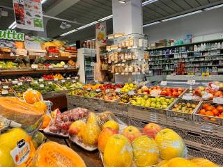 Negozio alimentare in vendita a san severino marche via settempeda