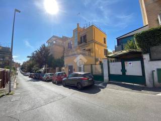 Garage in affitto a roma via dei cristofori, 85