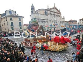 Negozio in vendita a bassano del grappa piazza garibaldi