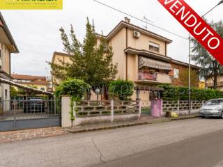 Villa bifamiliare in vendita a carpi via ferdinando magellano