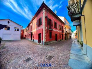 Casa indipendente in vendita ad alba via vincenzo gioberti