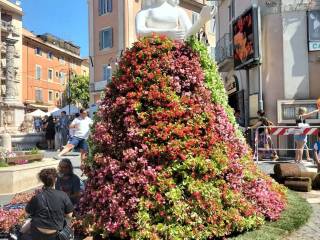 Negozio in vendita a genzano di roma piazza centrale s.n.c.