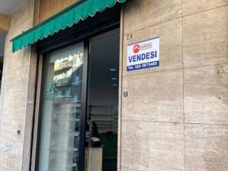 Negozio in vendita a cosenza piazza bonaventura zumbini