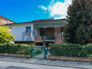 Villa bifamiliare in vendita a forlì viale gorizia