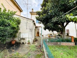 Casa indipendente in vendita a san giuliano terme via sant'antonio pontasserchio, 14