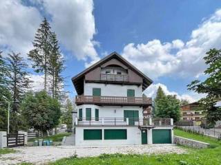 Villa in affitto a cortina d'ampezzo via cantore, 36