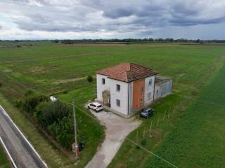 Villa in vendita ad argenta strada del sorbaro, 12