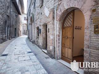 Appartamento in vendita ad assisi via bernardo da quintavalle, 17