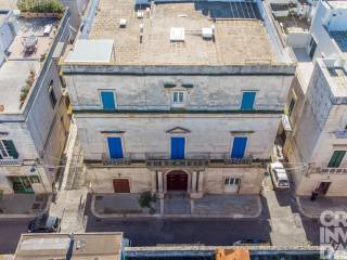 Intero stabile in vendita a ostuni corso giuseppe mazzini